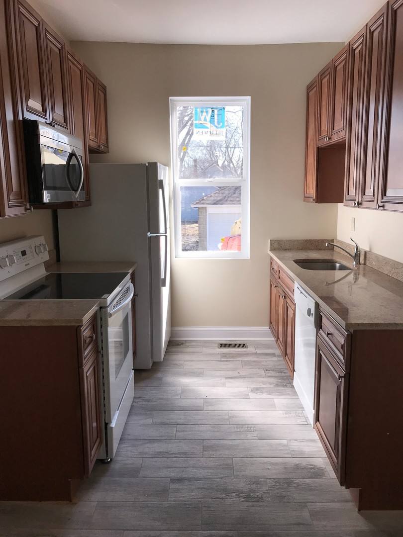 Apartment for rent at 443-445 Iowa, Aurora, IL 60506