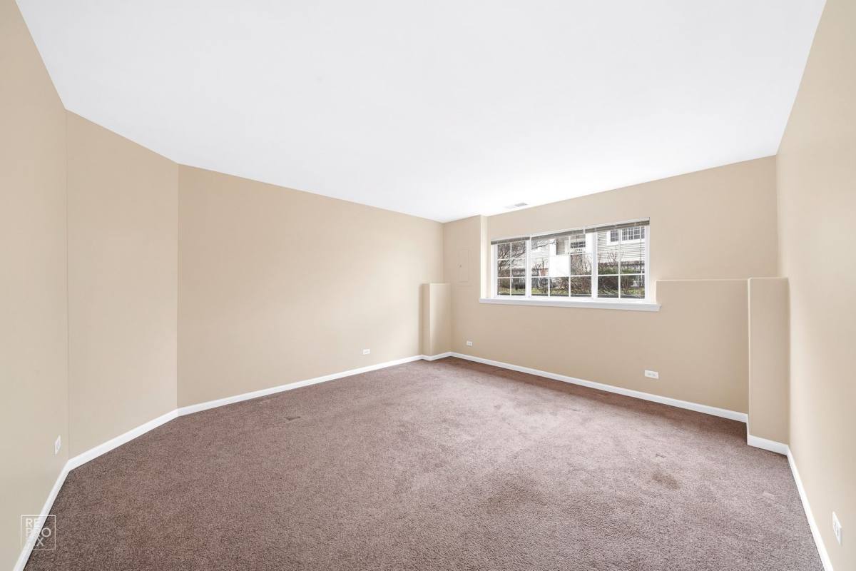Townhouse for rent at 1733 Avalon Court, Glendale Heights, IL 60139