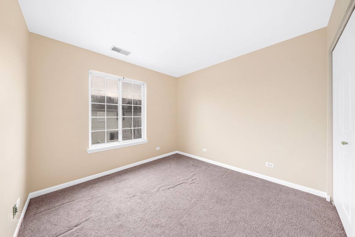 Townhouse for rent at 1733 Avalon Court, Glendale Heights, IL 60139