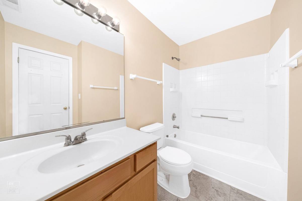Townhouse for rent at 1733 Avalon Court, Glendale Heights, IL 60139