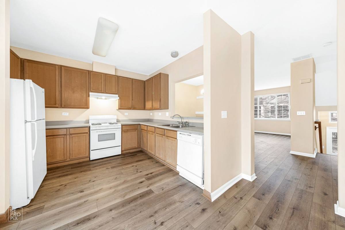 Townhouse for rent at 1733 Avalon Court, Glendale Heights, IL 60139