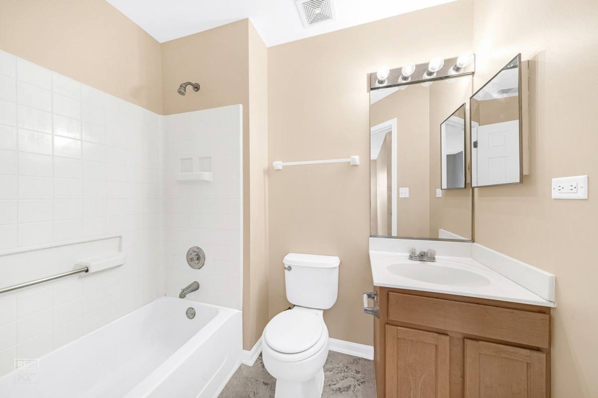 Townhouse for rent at 1733 Avalon Court, Glendale Heights, IL 60139