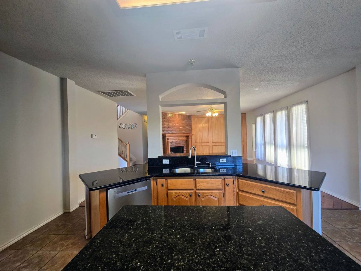 House for rent at 214 Glen Ridge Dr, Plano, TX 75094