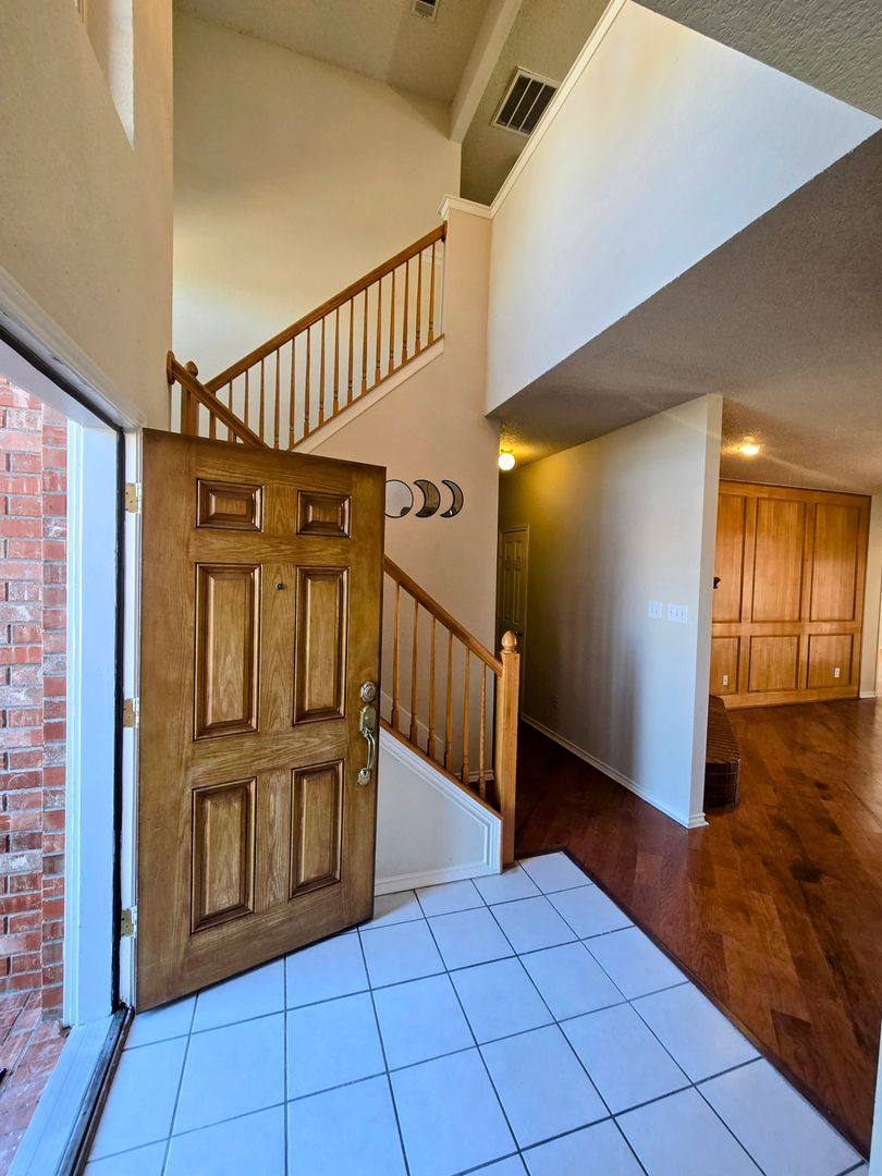 House for rent at 214 Glen Ridge Dr, Plano, TX 75094