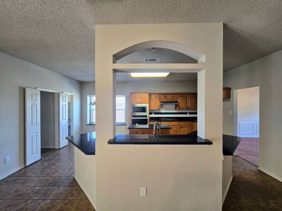 House for rent at 214 Glen Ridge Dr, Plano, TX 75094