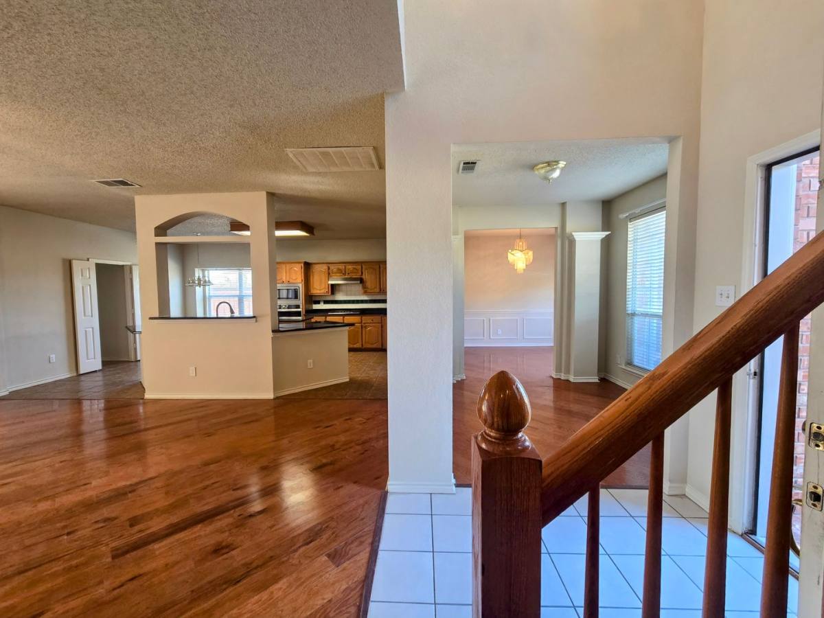 House for rent at 214 Glen Ridge Dr, Plano, TX 75094