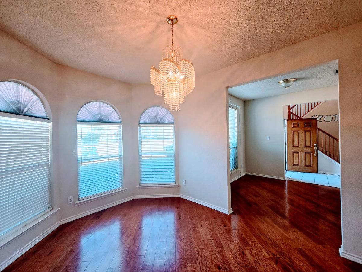 House for rent at 214 Glen Ridge Dr, Plano, TX 75094
