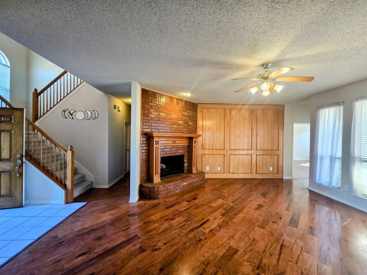 House for rent at 214 Glen Ridge Dr, Plano, TX 75094