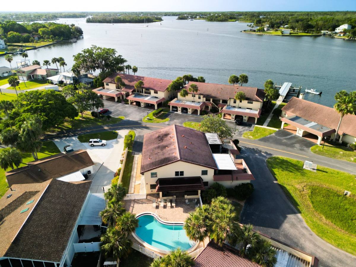 Condo for rent at 373 NW 14th Place, Crystal River, FL 34428