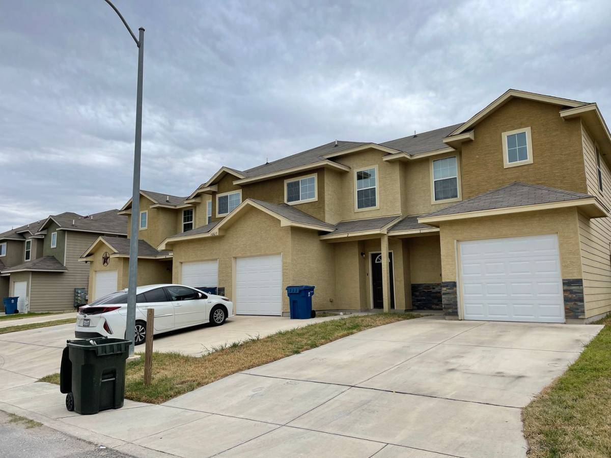 Townhouse for rent at 16827 Dancing Ava #1, Schertz, TX 78154
