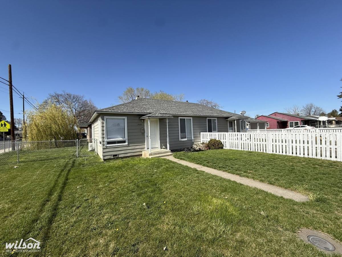 Apartment for rent at 1418 - 1420 Queen Ave, Yakima, WA 98902