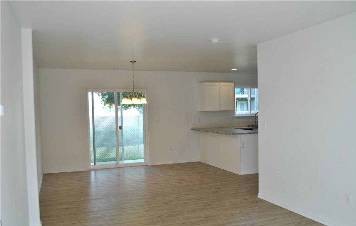 Townhouse for rent at 1525 S Monroe St, Moses Lake, WA 98837