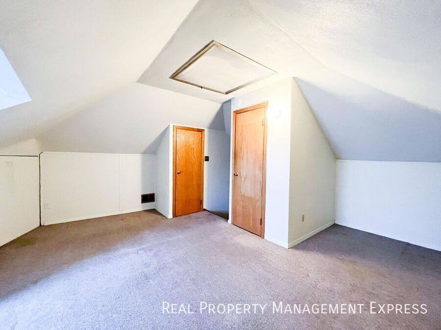 House for rent at 715 S 4th Ave, Sioux Falls, SD 57104