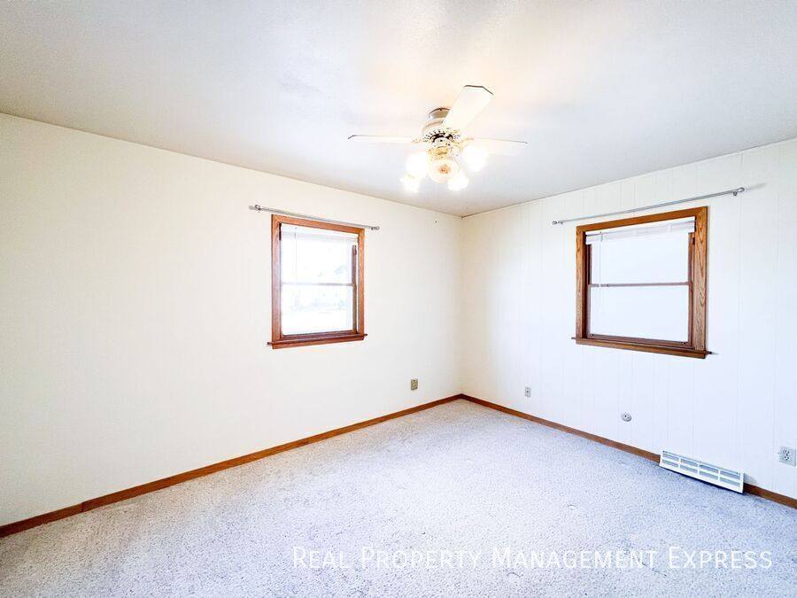 House for rent at 715 S 4th Ave, Sioux Falls, SD 57104
