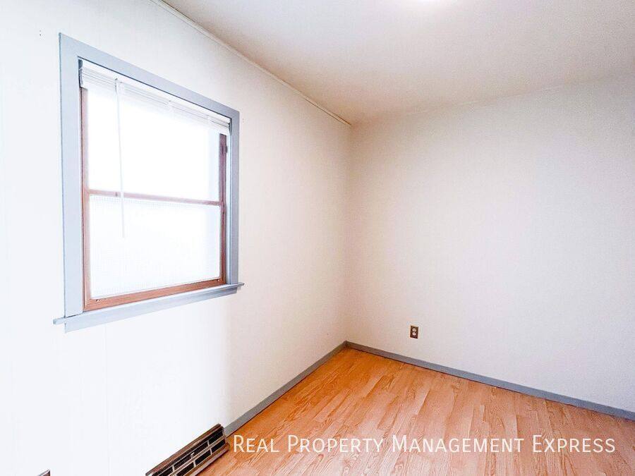 House for rent at 715 S 4th Ave, Sioux Falls, SD 57104