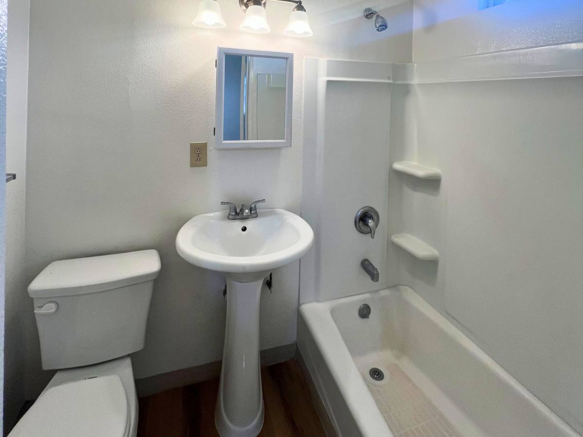 Apartment for rent at 1426-1438 W Summit St, Long Beach, CA 90810