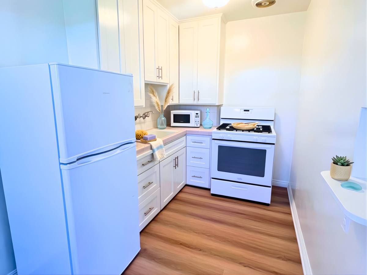 Apartment for rent at 1426-1438 W Summit St, Long Beach, CA 90810