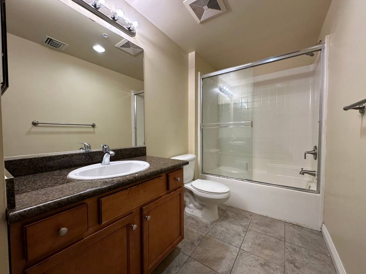Apartment for rent at 7526 N Laurel Canyon, North Hollywood, CA 91605