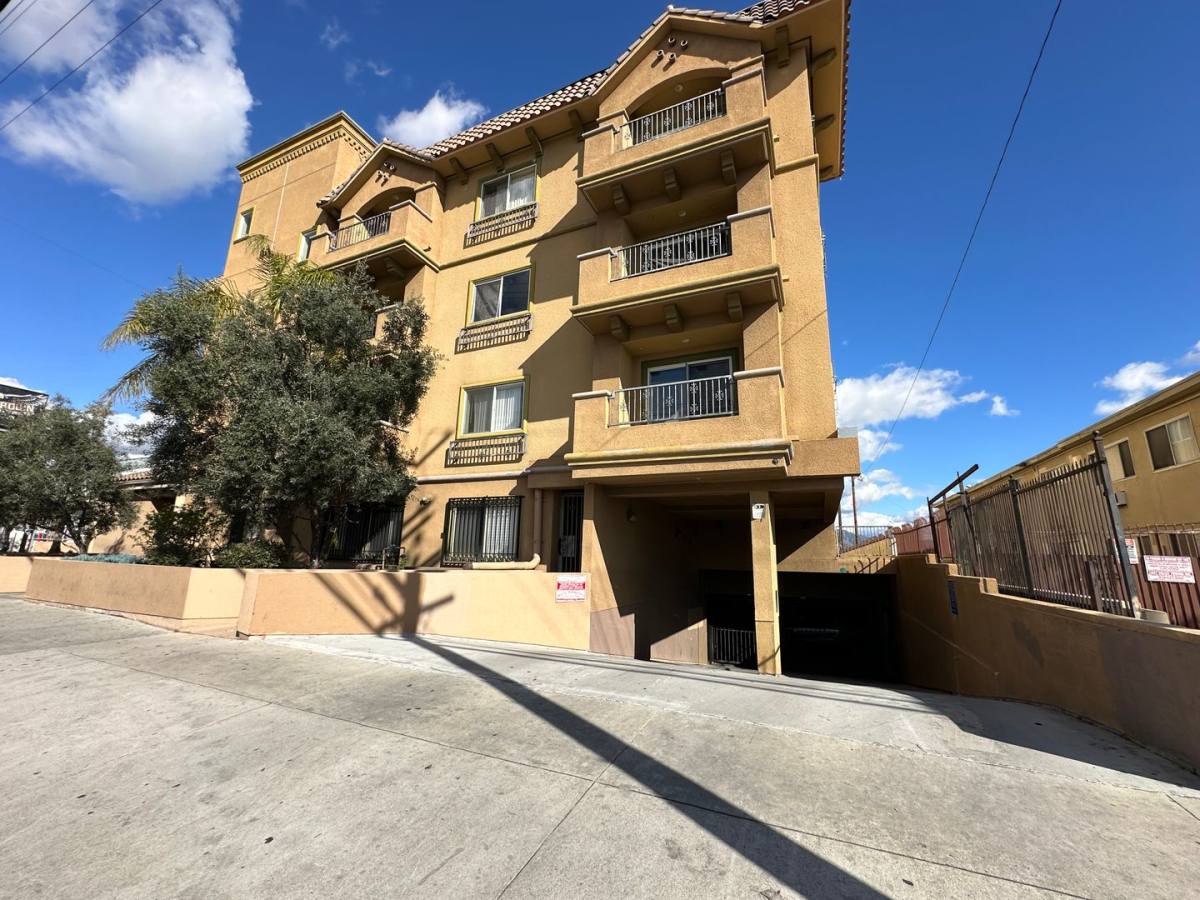 Apartment for rent at 7526 N Laurel Canyon, North Hollywood, CA 91605
