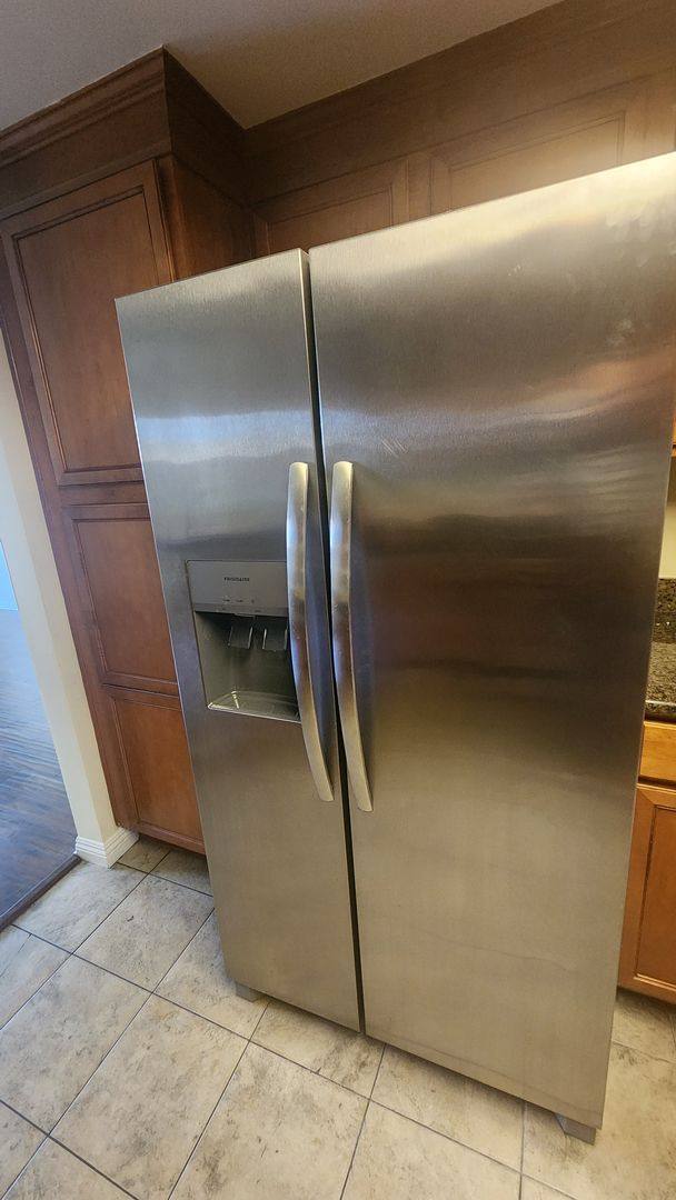 Apartment for rent at 7526 N Laurel Canyon, North Hollywood, CA 91605