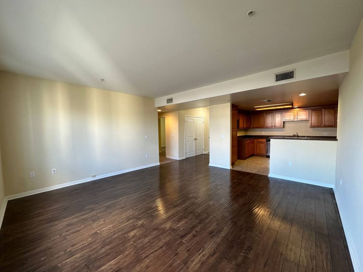 Apartment for rent at 7526 N Laurel Canyon, North Hollywood, CA 91605