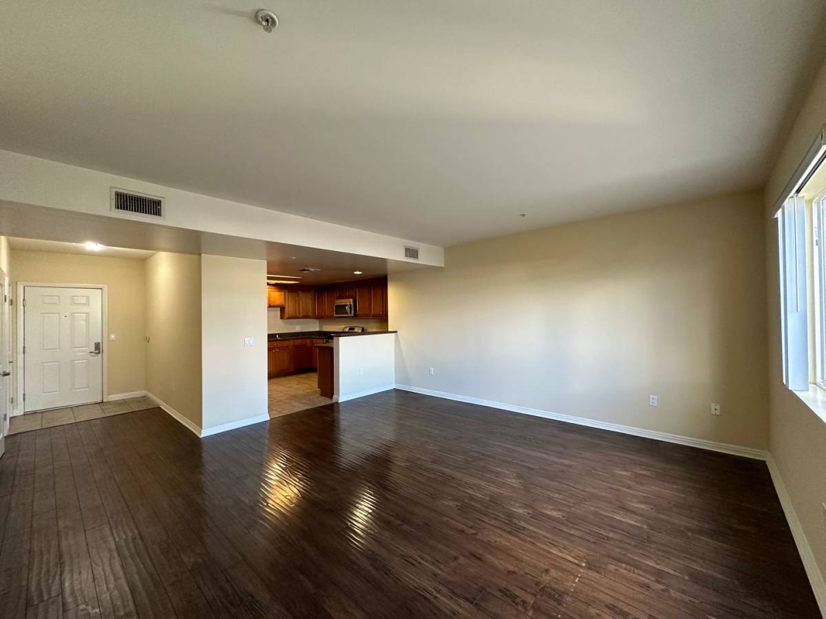 Apartment for rent at 7526 N Laurel Canyon, North Hollywood, CA 91605