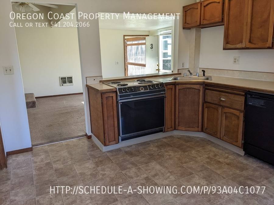 Apartment for rent at 356 SE Alder St #3, Toledo, OR 97391
