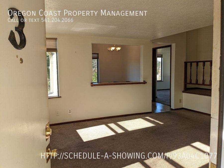 Apartment for rent at 356 SE Alder St #3, Toledo, OR 97391