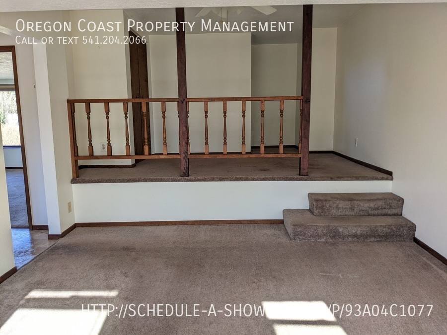 Apartment for rent at 356 SE Alder St #3, Toledo, OR 97391