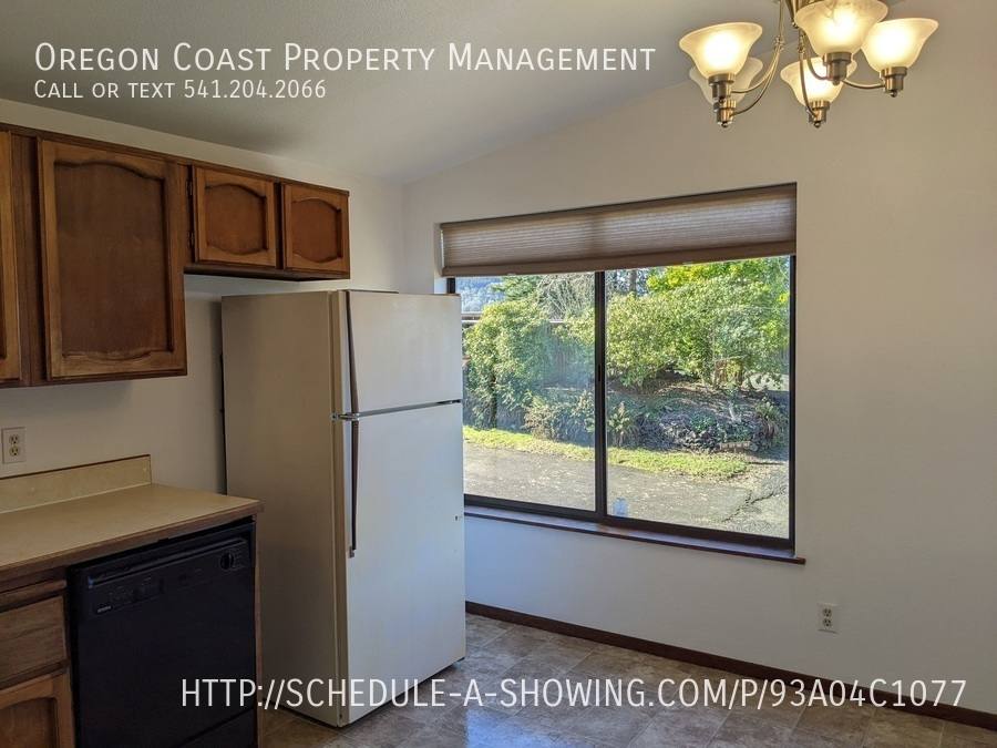 Apartment for rent at 356 SE Alder St #3, Toledo, OR 97391