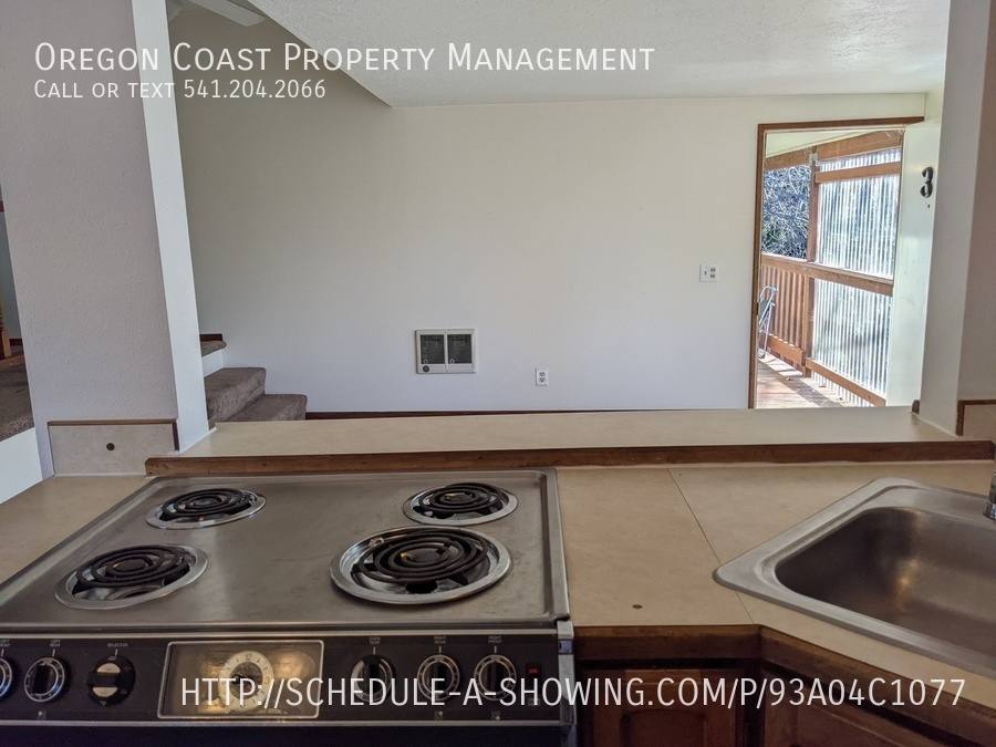 Apartment for rent at 356 SE Alder St #3, Toledo, OR 97391