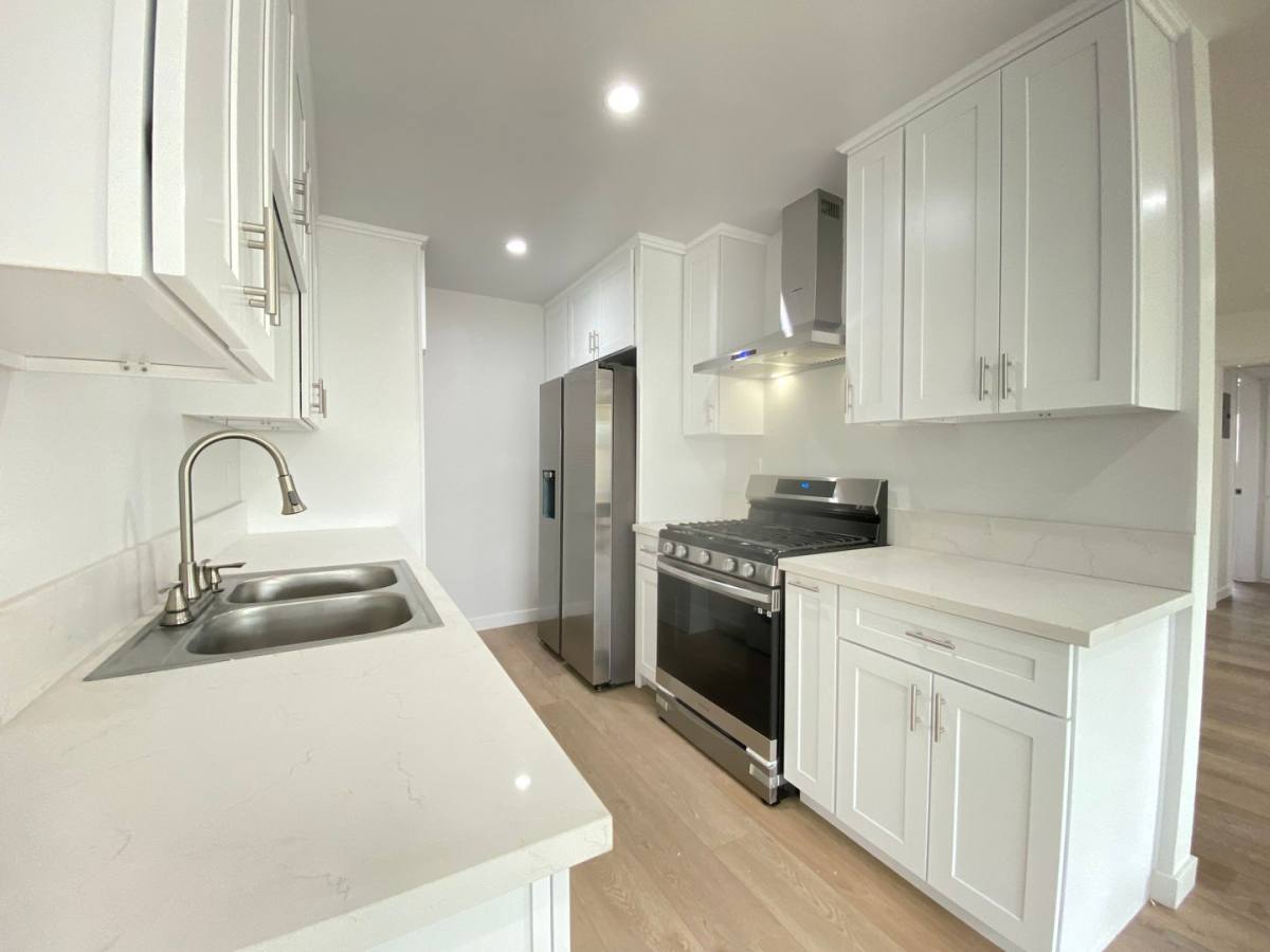 Apartment for rent at 1489 S Canfield Ave, Los Angeles, CA 90035
