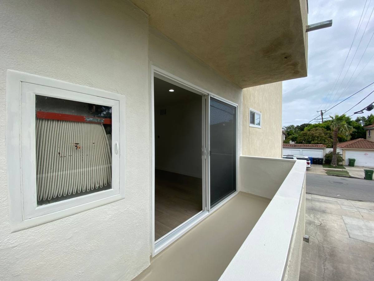 Apartment for rent at 1489 S Canfield Ave, Los Angeles, CA 90035