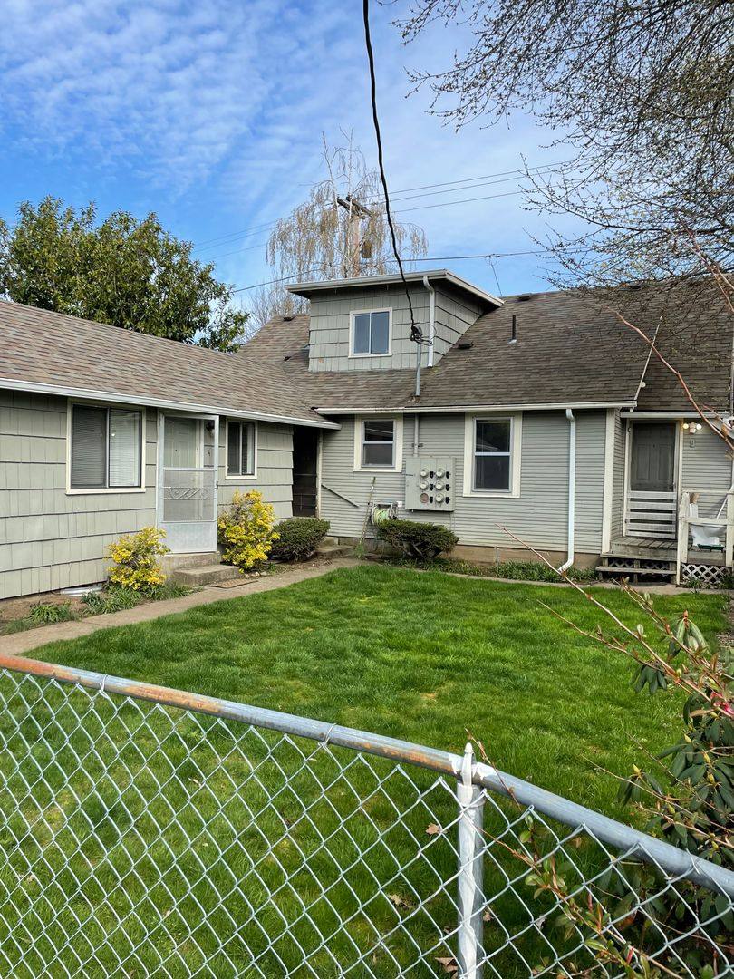 Apartment for rent at 771 21st St SE, Salem, OR 97301