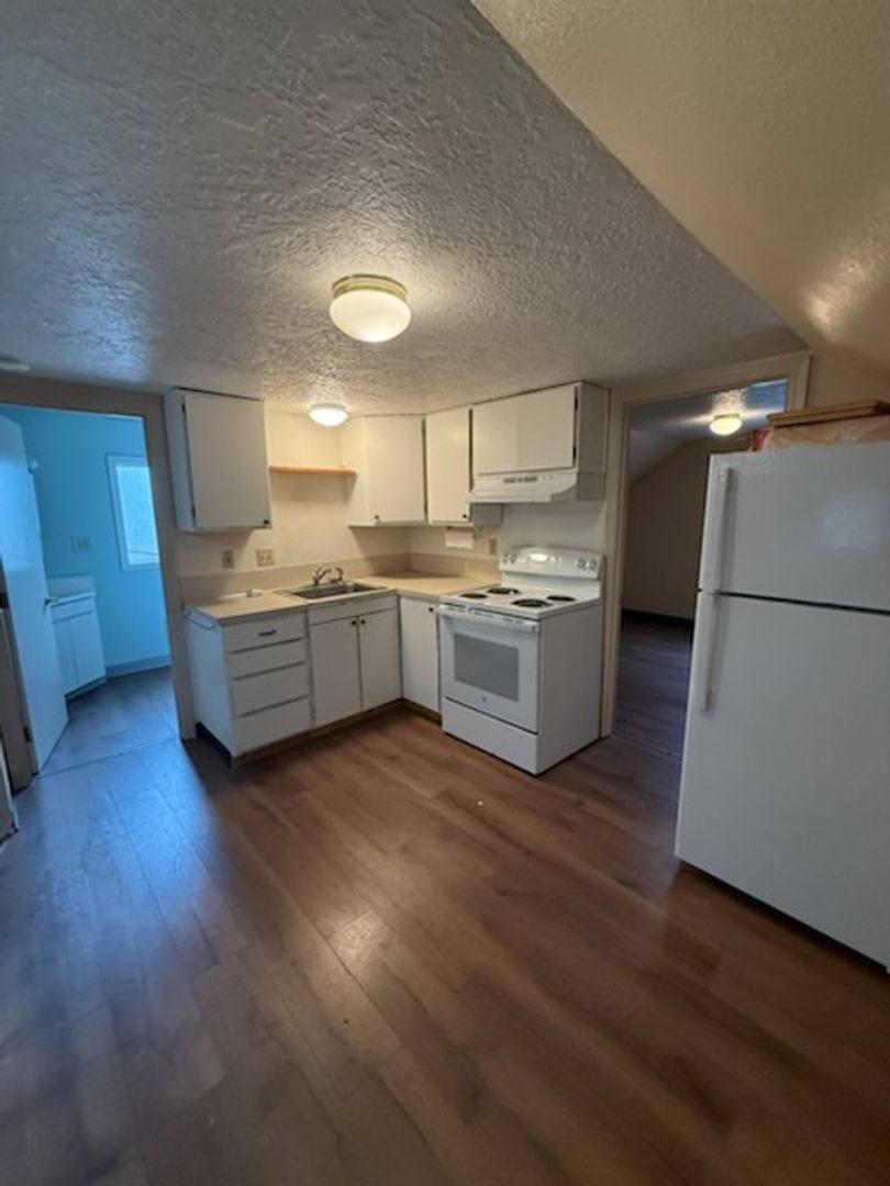 Apartment for rent at 771 21st St SE, Salem, OR 97301