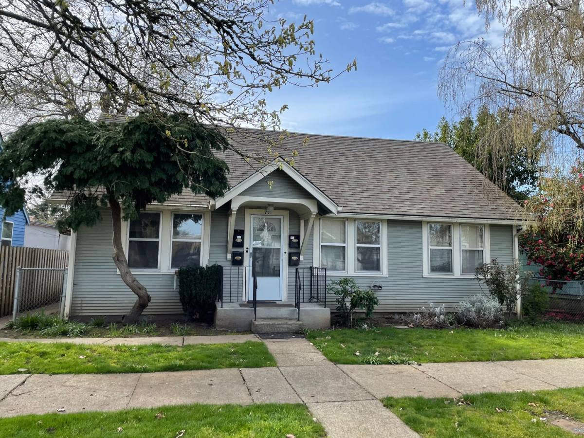 Apartment for rent at 771 21st St SE, Salem, OR 97301