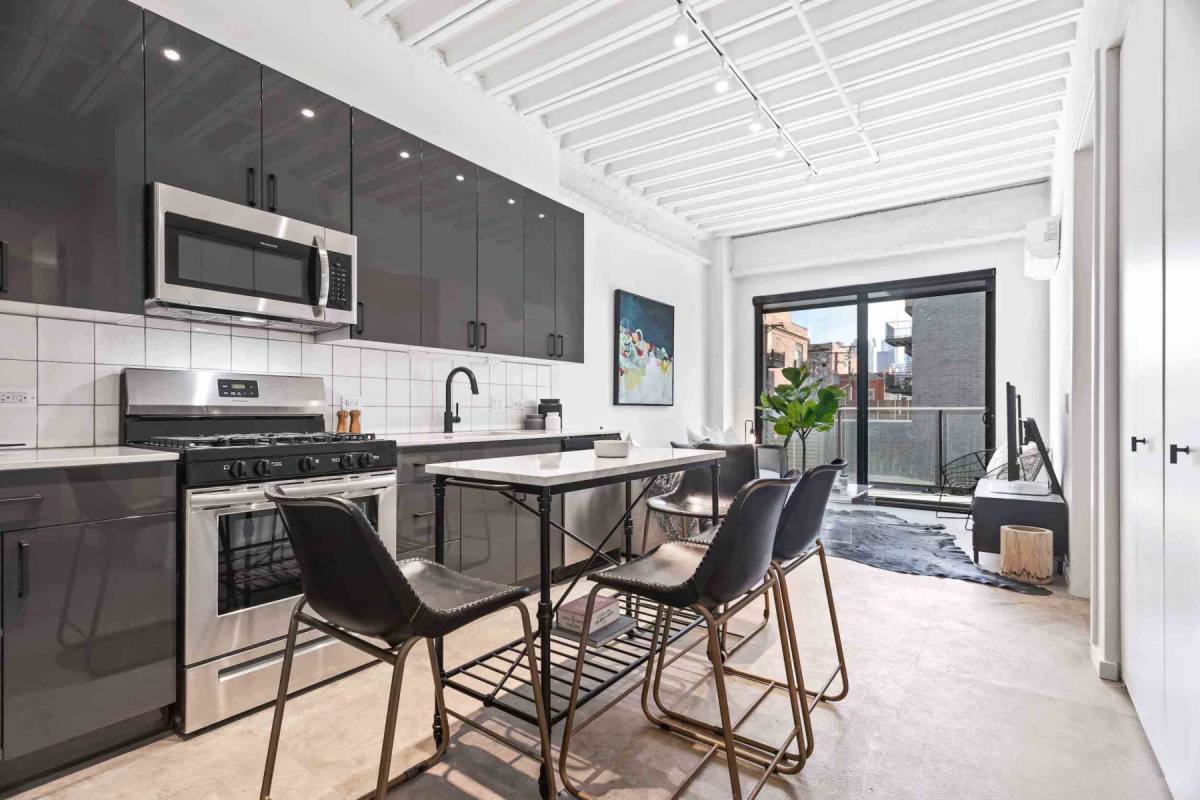 Apartment for rent at 1220 W Jackson, Chicago, IL 60607