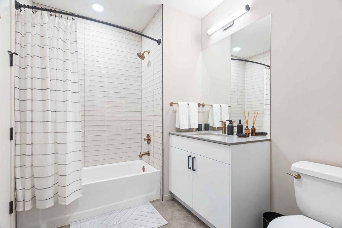 Apartment for rent at 1220 W Jackson, Chicago, IL 60607
