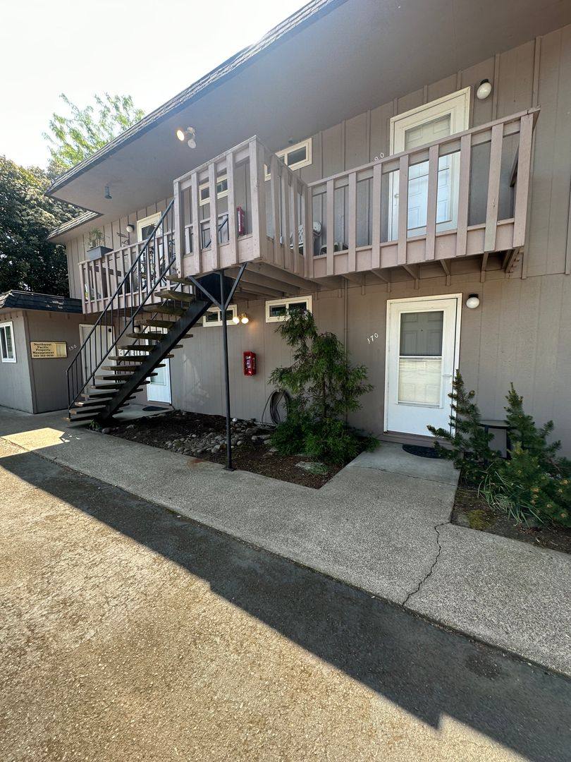 Apartment for rent at 160-190 King St S, Salem, OR 97302