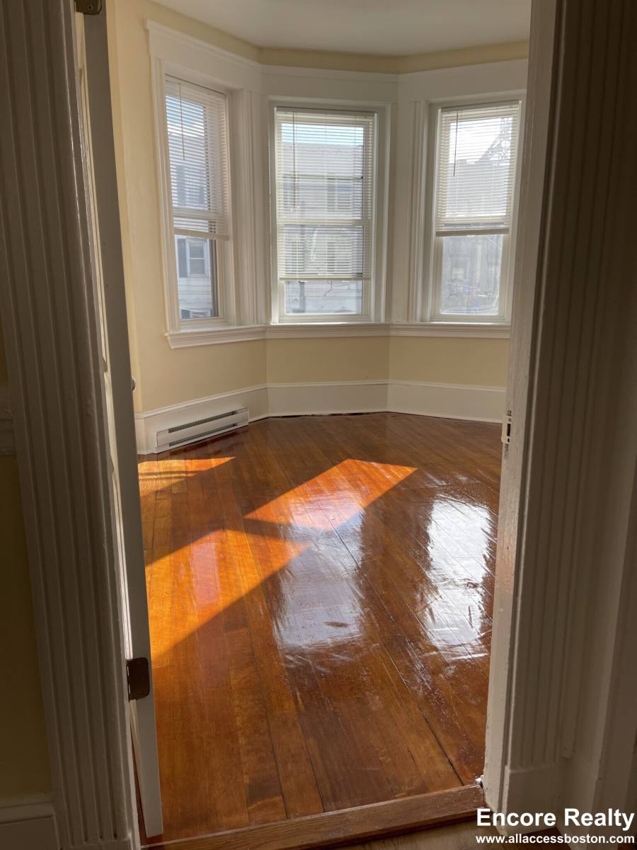 Apartment for rent at 895 Huntington Ave #4, Boston, MA 02115