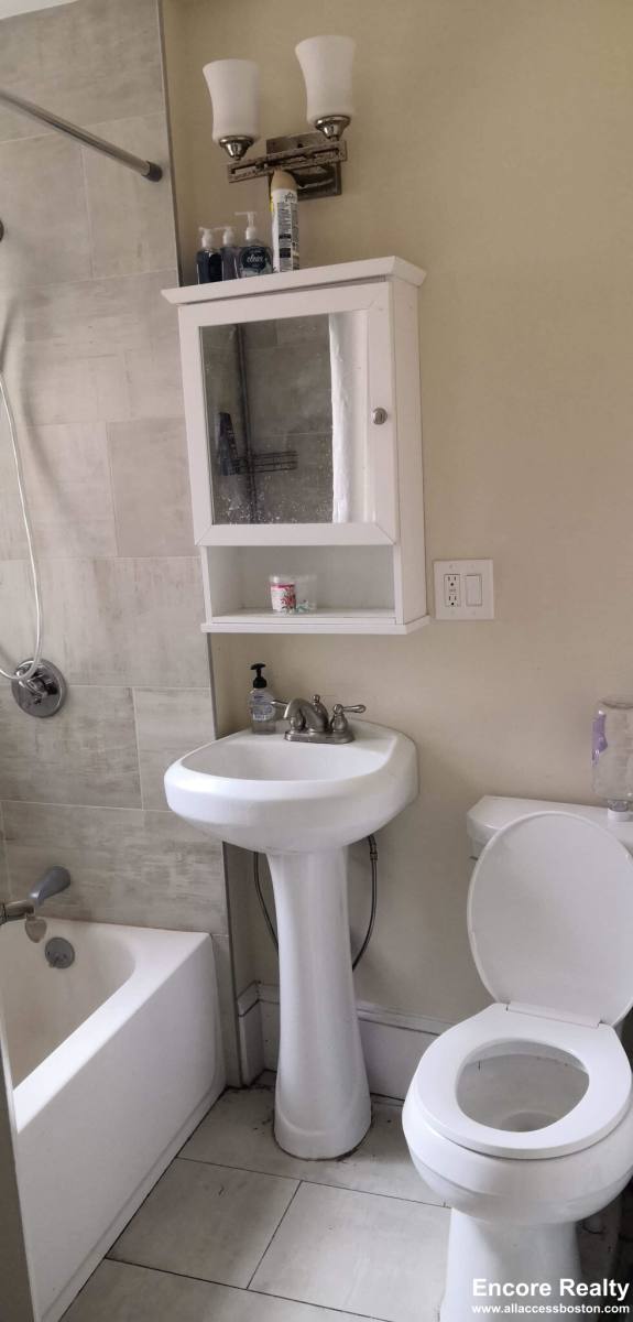 Apartment for rent at 895 Huntington Ave #4, Boston, MA 02115