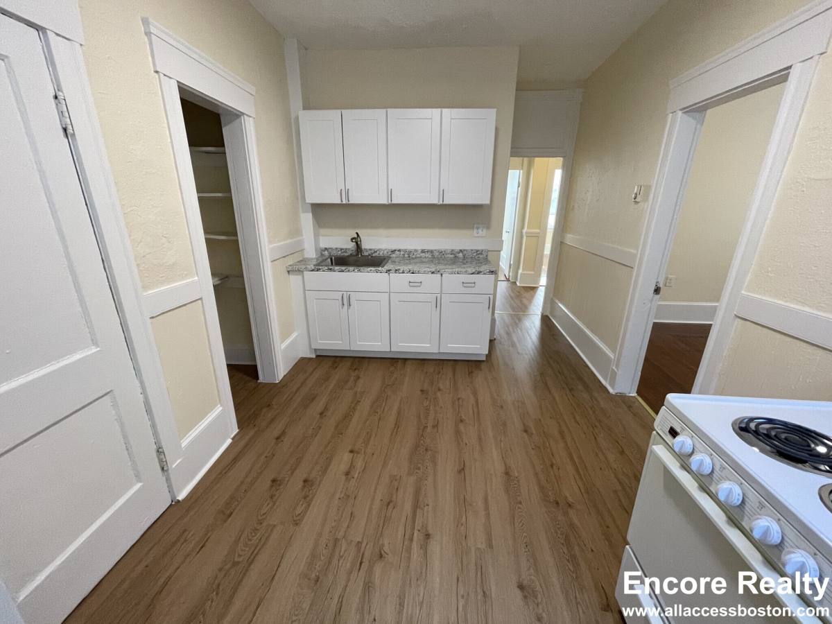 Apartment for rent at 895 Huntington Ave #4, Boston, MA 02115