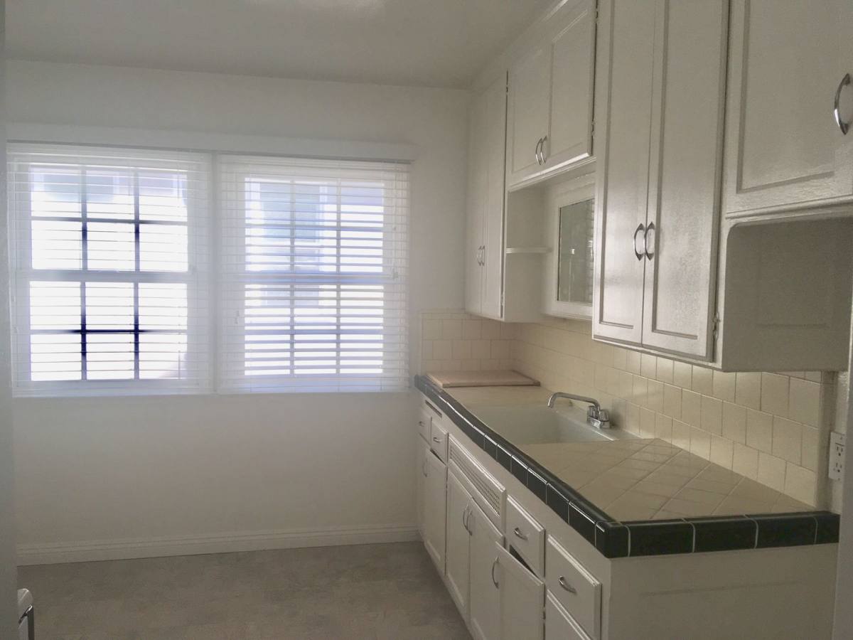 Apartment for rent at 5289 E The Toledo, Long Beach, CA 90803