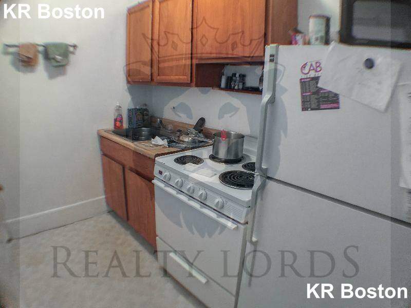 Apartment for rent at 881 Huntington Ave #9, Boston, MA 02115