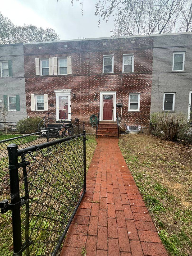 Townhouse for rent at 409 Laverne Ave, Alexandria, VA 22305