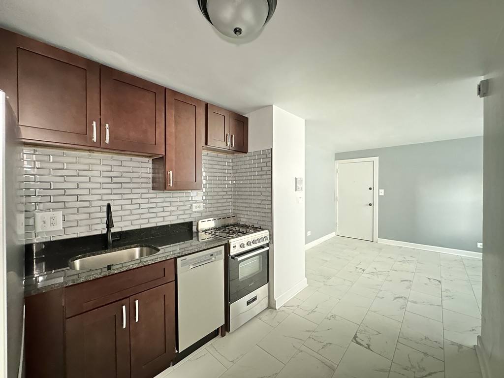 Apartment for rent at 6707 California #PSG, Chicago, IL 60645