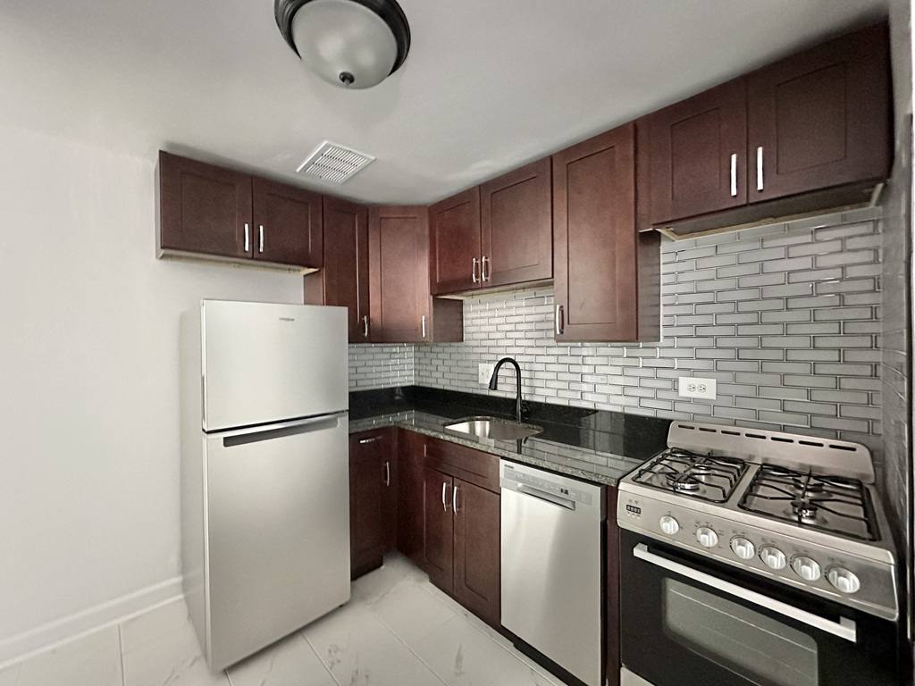 Apartment for rent at 6709 California #DSG, Chicago, IL 60645