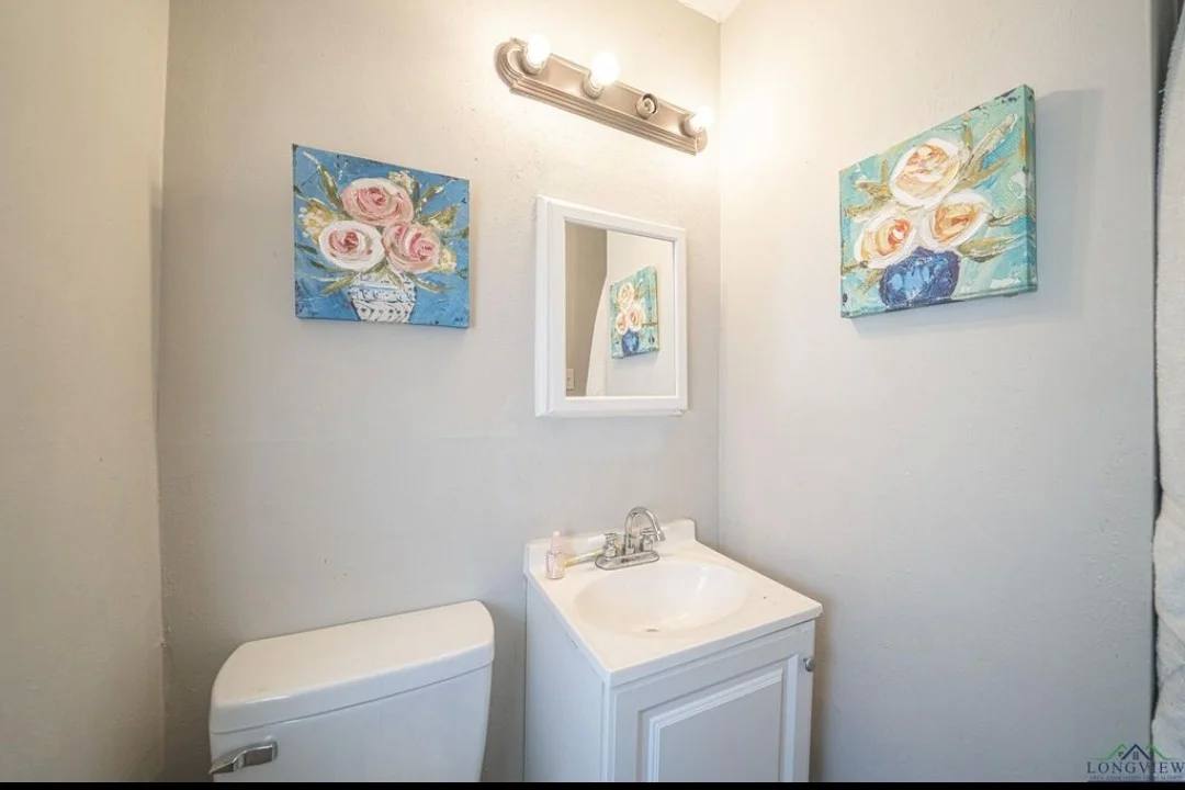Apartment for rent at 106 Davis St #1B, New Boston, TX 75570