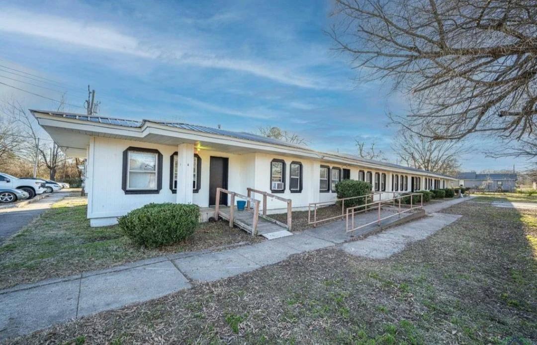 Apartment for rent at 106 Davis St #1B, New Boston, TX 75570