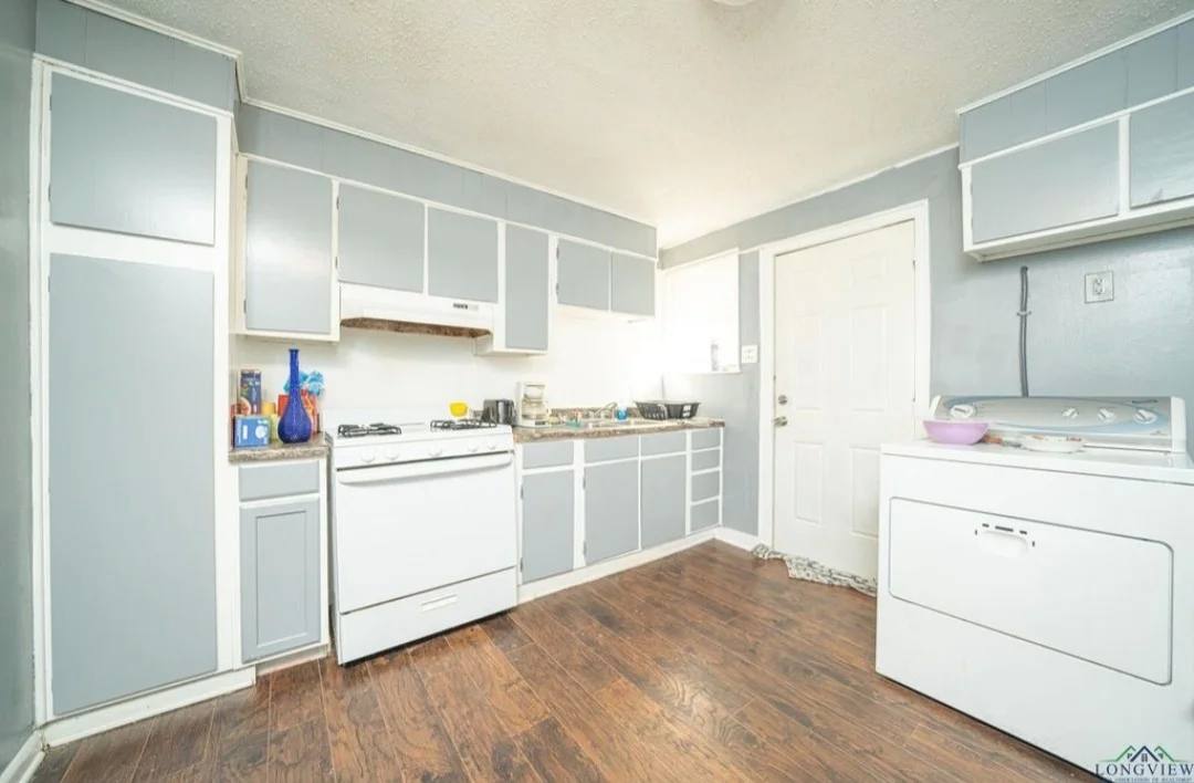 Apartment for rent at 106 Davis St #1B, New Boston, TX 75570